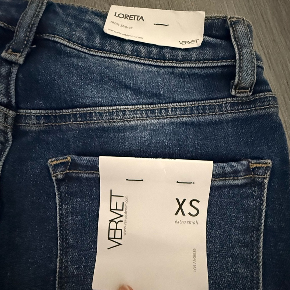 New VERVET LORETTA HIGH RISE MIDI
SHORTS - Picture 10 of 13